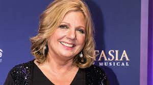 Loretta schrijver / loretta schrijver verklaart afwezigheid bij koffietijd superguide / loretta maxine schrijver is a dutch television host. Loretta Schrijver Recovering In Hospital After Complications World Today News