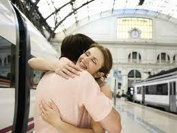 Ils font donc encore l'amour. L Amour Est Dans Le Train Femme Actuelle Le Mag