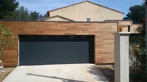 Install Eacute E Sur Martigues La Couronne Porte De Garage Sectionnelle Motoris Eacute E De 5 M Porte Garage Maisons Exterieures Porte De Garage Sectionnelle