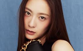 Krystal grabs everyone's attention with her captivating visuals