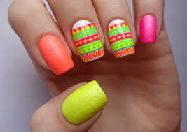 Rosa fluo #nailsoftheday #nailmania #new #nail #nailblogger #nails #nailsblog #nailstagram #unghiemania #unghiegel #unghie. Ongle Fluo 10 Inspirations De Nail Art Flashy Pour Cet Ete
