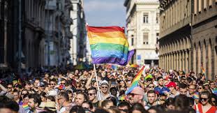 Budapest pride felvonulás szlogenje, amelyre a szervezők több tízezer résztvevőt várnak. E6vc7bvd9o6nim
