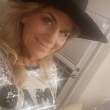 What to do with a baby bird that fell out of its nest?