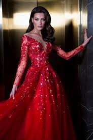 Tous les yeux seront sur vous si vous portez une superbe robe de soirée courte rouge à votre bal ou concours de beauté. Robe De Soiree Longue Sur Mesure Oksana Mukha Paris