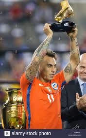 Eduardo vargas marcó desde unos 30 metros el tanto que le da la ventaja a chile sobre selección peruana. New Jersey Usa 26 Juni 2016 Chiles Eduardo Vargas Erhalt Den Golden Boot Award Bei Der Preisverleihung Fur Das Jahr 2016 Copa America Centenario Soccer Turnier Am Metlife Stadium In New Jersey Usa Am