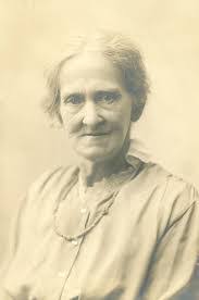 Ella Simon's Instagram, Twitter & Facebook