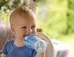 Alle wichtigen infos zum thema was, wie viel und ab wann sollte dein baby trinken gibt dir hebamme monika. Was Und Ab Wann Sollte Mein Baby Trinken Babyartikel De Magazin