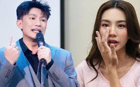 Ăn mỳ đựng trong bồn cầu, hai cô gái trẻ nhận được phản hồi ngoài tưởng  tượng