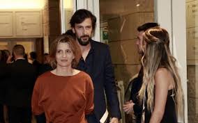 See if your friends have read any of bruno nogueira's books. Beatriz Batarda Faz Declaracao Rara De Amor A Bruno Nogueira Vip Pt