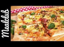 Blechpizza Mit Kaserand Mealclub Youtube
