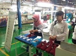 Pabrik berukuran 15.000 meter persegi ini berlokasi di kawasan industri medan star, tanjung morawa di sumatera utara dan juga adalah lokasi. Sepatu Nike Bakal Dibuat Di Majalengka
