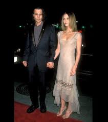Elle avait même avoué par le passé, dans un entretien accordé en 2011 à la parisienne, que l'institution du mariage n'avait guère sa place dans sa conception des choses. Johnny Depp Et Vanessa Paradis Ils Ont Essaye De Sauver Leur Mariage