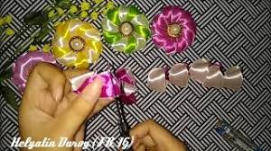 Cara membuat hiasan dinding berbentuk tumbuhan dari kertas origami adalah : 3 Kerajinan Dari Pita Nan Cantik Dan Cara Membuatnya Nurdian Com