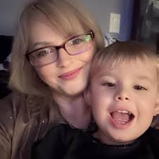 She's here and she's BEAUTIFUL! Wasn't expecting the shimmer tbh. It didn't  look that shimmery in photos but it was a nice surprise. 😍😍😍