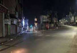 Several migrant workers were seen leaving delhi and heading towards their native places amidst lockdown fears which were triggered by the imposition of night curfew in the national capital. Qecya85inf2hvm