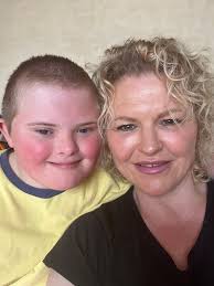 Hi I'm Dr Kelly Popplestone I am a lifestyle medicine and cellular health  practitioner. I specialise in women's health which if local Inc aesthetics,  chronic pain and neurodiversity. I can work remotely