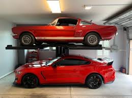 Essential considerations when choosing a car lift for your home garage. M 1 Single Post Car Lift Made In Usa American Custom Lifts