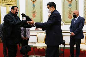 Стивен фредерик сигал (steven seagal). Steven Seagal Delivers Samurai Sword From Russia To Venezuela S Nicolas Maduro