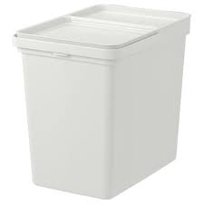 Longgokan bahan buangan di dalam tong sampah, lori atau tapak pelupusan sampah merupakan salah satu punca pencemaran. Tong Beg Sisa Ikea