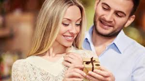 Find many beautiful and heart touching, good morning messages writen only for her; Gifts Ideas For Your College Going Girlfriend