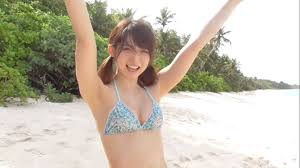 えなこ】『えなこスクールカレンダーブック』（仮）ビキニおっぱい姿でPRコメント | エッチな写真