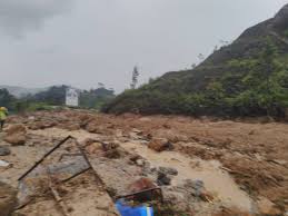 Perundangan menyebabkan perlunya satu takrifan tanah runtuh yang khusus dan apartment highland tower menyebabkan blok a tumbang. Landslide Hits Road In Genting Road To Amber Court Apartments Cut Off Updated The Star
