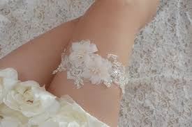 Off White Bridal Garter Wedding Garter Bride Garter Beaded Floral Garter Light Pink Flower Garter Garters For Wedding Toss Garter In 2020 White Bridal Garter Bridal Garter Lace Bride Garter