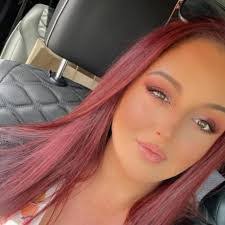 Colleen Schick's Instagram, Twitter & Facebook