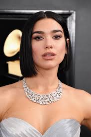 With glassy, straight hair lavender lids. Grammys 2019 The Best Skin Hair And Makeup Looks On The Red Carpet Beauty Short Hair Styles Makeup Looks
