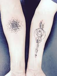 Image Result For Sri Chakra Tattoo Boas Ideias Para Tatuagem Tatuagens Geometricas Tatuagem Geometrica