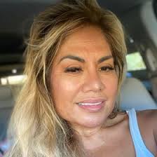 Jean Helsel's Instagram, Twitter & Facebook