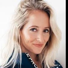 Danielle Gross's Instagram, Twitter & Facebook