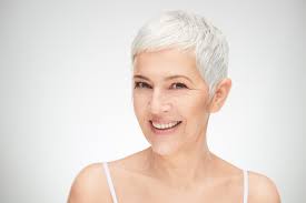 Look da copiare capelli corti donne over 50 foto getty images | peter white. I Migliori Tagli Di Capelli Over 50 Per Essere Glamour