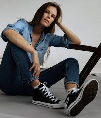 That means more and more people are turning to online shoe outlets to get their footwear. Top 10 Most Popular Shoe Brands