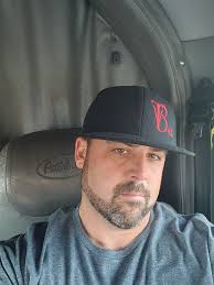 In the truck VS out the truck… yall have a good weekend 💪🏽