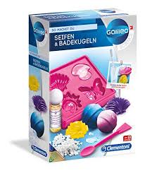 Bunte badekugeln eignen sich perfekt für ein ganz persönliches geschenk oder kleinen mitgebsel bei diversen und wenn die sprudelbomben mit ganz viel enthusiasmus von den kindern selber gemacht werden, dann ist die freude doppelt so groß. Top 10 Badekugeln Selber Machen Bastelsets Fur Kinder Urarot