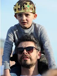 Cumberbatch, royals help bury King Richard III