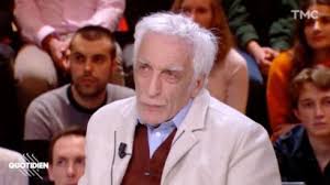 Elle est d'ailleurs (live version). Gerard Darmon Papa A 70 Ans Il Se Confie Avec Emotion Sur Sa Fille Lena Femme Actuelle Le Mag