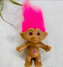 An jeder 2ten Ecke in Stuttgart sehe ich diese „Labubus“ & wie im  Sekundentakt die Menschen welche kaufen 😳 einfach verrückt dieser Hype,  erst Dubai Schokolade, dann diese Kuscheltiere, was kommt wohl