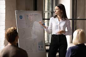 A project manager is a professional in the field of project management. Comment Devenir Chef De Projet Maformation