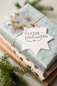 Beginnt auf der innenseite der karte und klebt dort entweder das fadenende mit tesafilm fest oder machte einen sicherungsknoten. 2018 12 05 Diy Geschenkanhanger Glitzer Sterne 12 Leelah Loves