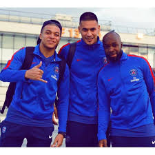 傑志 kitchee 對 巴黎聖日耳門 psg. Nike Paris Saint Germainå¤–å¥—å·´é»Žè–æ—¥è€³æ›¼psg è¦çš®è³¼ç‰©