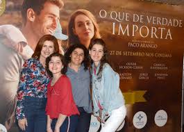 Comédia drama família no torrent o que de verdade importa, alec bailey é um engenheiro frustrado que vive em londres. O Que De Verdade Importa Chega Aos Cinemas Brasileiros Com A Nobre Missao De Apoiar A Luta Contra O Cancer Infantojuvenil Hospital Pequeno Principe