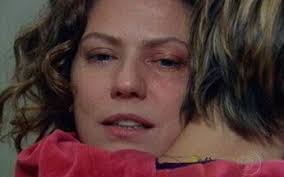 Lara chama Flora de mãe