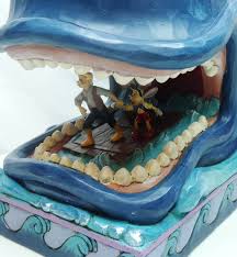 piˈnɔkkjo) is a fictional character and the protagonist of the children's novel the adventures of pinocchio (1883) by italian writer carlo collodi of florence. Disney Enesco Traditions Figur Jim Shore Pinocchio Monstro Mit Gepetto Und Pinoccho Gepetto Im Wal Disney Shop Store In Deutschland