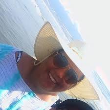 Acho bacana, mas não compro nada pra ng... sempre trago uma lembrancinhas  pra mim ....pra guardar de recordação