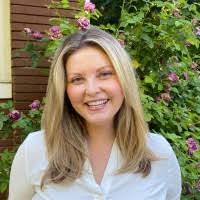 Becky Bateman's Instagram, Twitter & Facebook