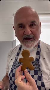 Me sorprendió esta puesta en uno de los pisos del hotel en Ámsterdam!!  Alegro mi tarde gris Buen contraste!!! Vaquita pastando en altura !!  🐄🐄🐄🐄🐄🐄❤❤❤❤❤. . .#oswaldtour #OSVALDOGROSS🤓🤓🤓 @renhotelams  @renhotels #holanda #amsterdam #enero ...