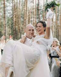Jun 13, 2021 · — я вот живу с человеком, мы любим друг друга, это лучшее доказательство. Nastya Kamenskih I Potap Svadba Ili Fejk S Kem Vstrechalas Kamenskih