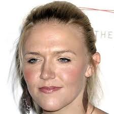 Dominique swain es una actriz estadounidense, hija de un ingeniero eléctrico de nombre david swain. Dominique Swain Biografia Datos Familia Famous Birthdays